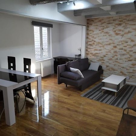 Charmant Appartement Cosy ซิลิสตาต์ ภายนอก รูปภาพ